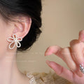 French retro hollow flower stud earrings for women, korean style ins unique pearl earrings, simple, exquisite, and versatile ear accessories