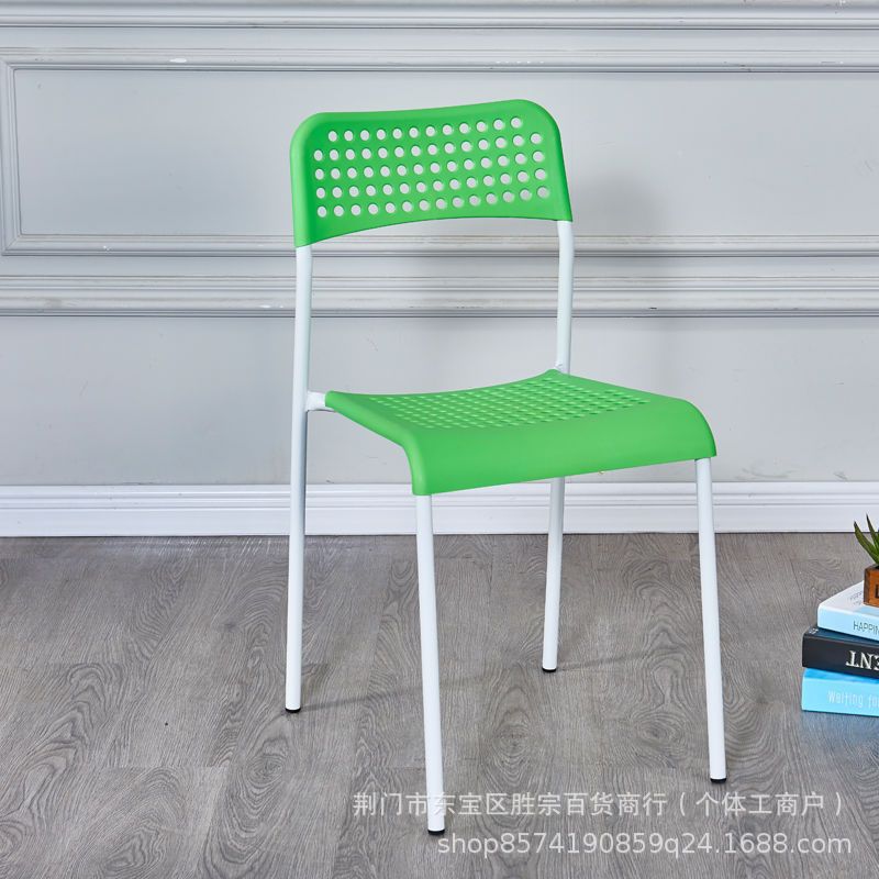 Modern minimalist plastic chair with backrest, portable and stackable dining chair for food stalls, hollow-out design for office reception and negotiation