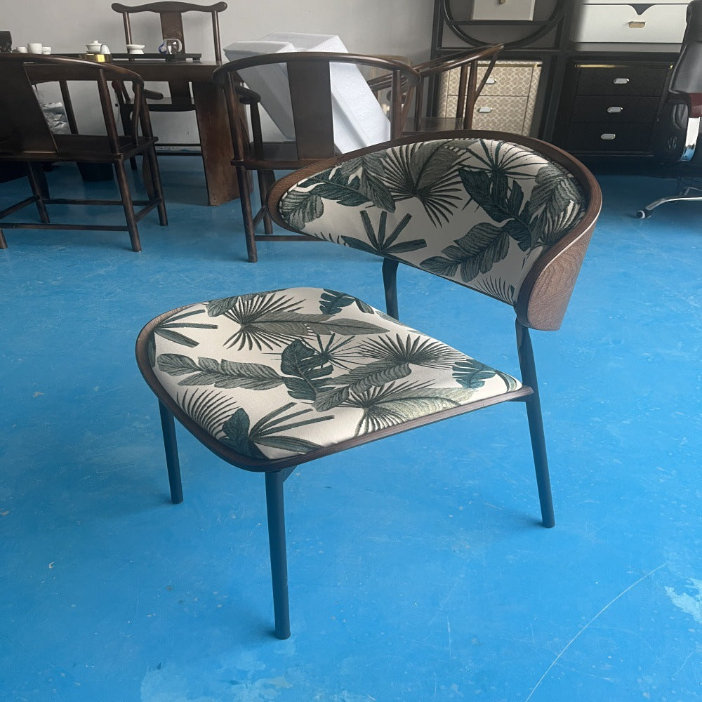Accessible luxury solid wood dining chair for home medieval style backrest chair 2025new arrivalclassy dining table and chairs italian eames chair