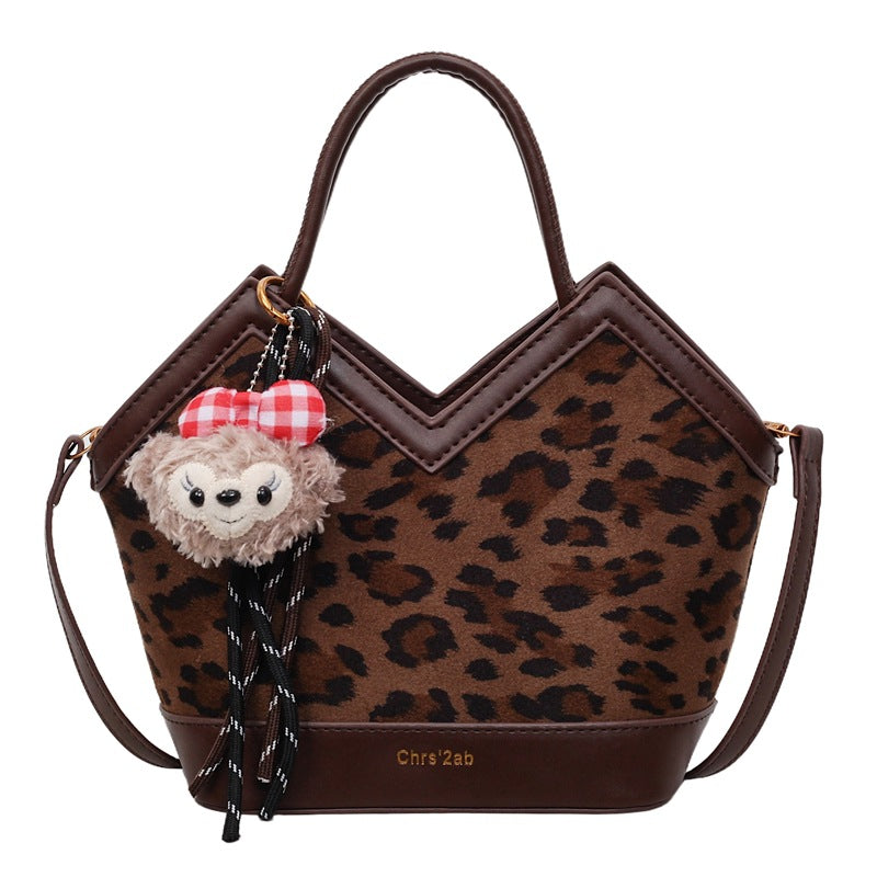 Niche style design fashion large capacity shoulder bag for women 2025new arrivalautumclassy sense work clothingsatchel bucket bag