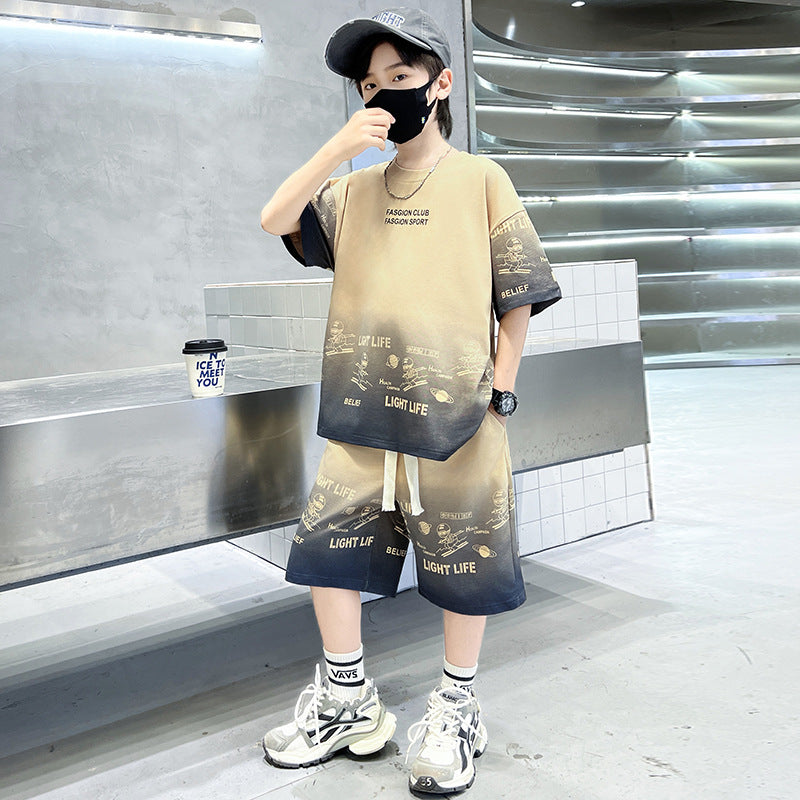 Boys' summer outfit set,  new summer collection, mid-to-large children's lightweight short-sleeve clothing, trendy, cool, and street-style ready