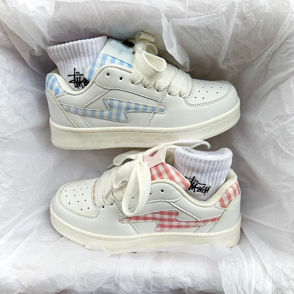 2026 spring/autumn new casual bread shoes women's chunky sole versatile sneakers, trendy ins style breathable white shoes