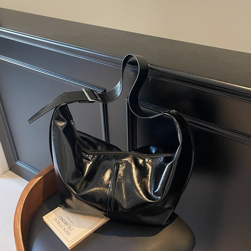 Foreign order retro fashion large capacity women 2025 new texture versatile foreign style shoulder messenger bag commuter dumpling bag