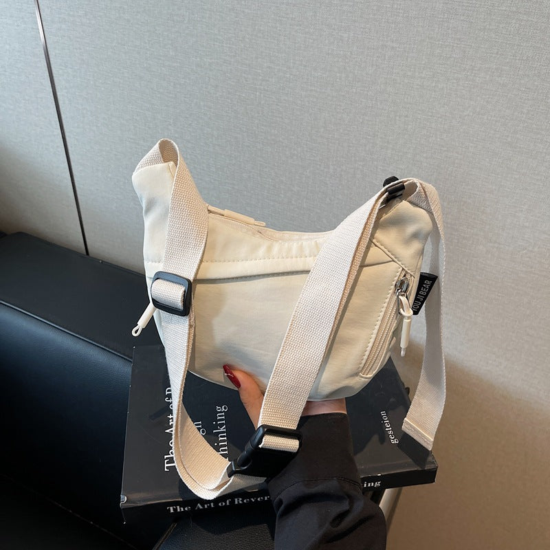 Foreign trade casual dumpling bag women's new lightweight messenger bag outdoor sports shoulder bag versatile commuter mobile phone bag