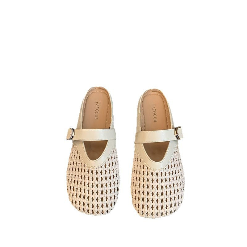 Trendy and versatile closed-toe mules, perfect for wearing out. new 2025 summer collection of breathable, hollow-out flat sandals and slippers for women, available wholesale