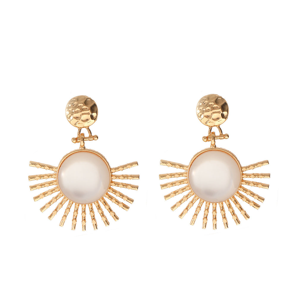 Wholesale pearl stud earrings for women - european and american fashion, statement earrings with a high-end feel, geometric irregular flower and heart earrings for women