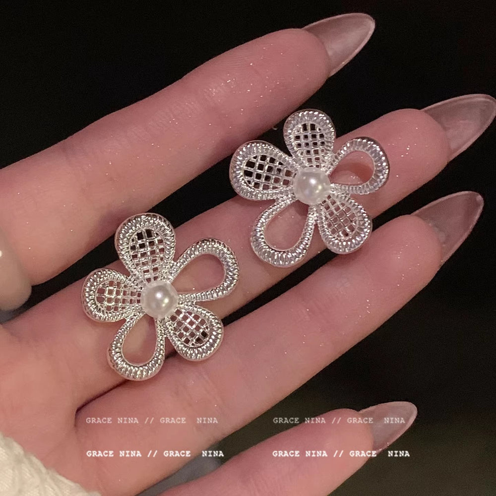 Silver needle korean style lace design hollow flower s family pearl stud earrings women's high-end earrings elegant stud earrings