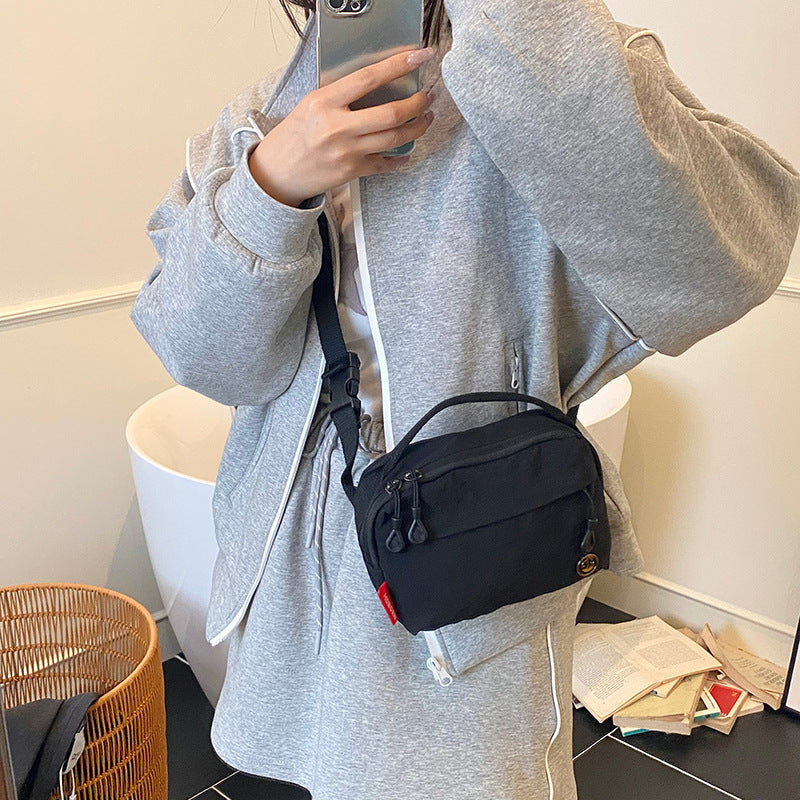 Cross-border leisure sports messenger bag women's 2025 new trend portable pillow bag foreign style macaron shoulder bag