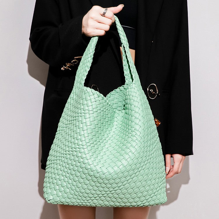 Cross-border hot-selling new handwoven bags, portable tote bags, trendy women's bags, large-capacity underarm shoulder bags.