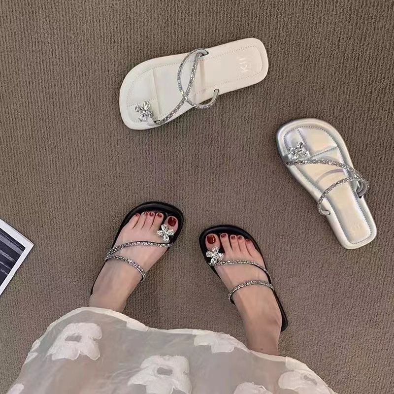 Popular ins outing small cool slippers fairy 2024new arrivalsummer beach rhinestone toe clip toe slippers outwear