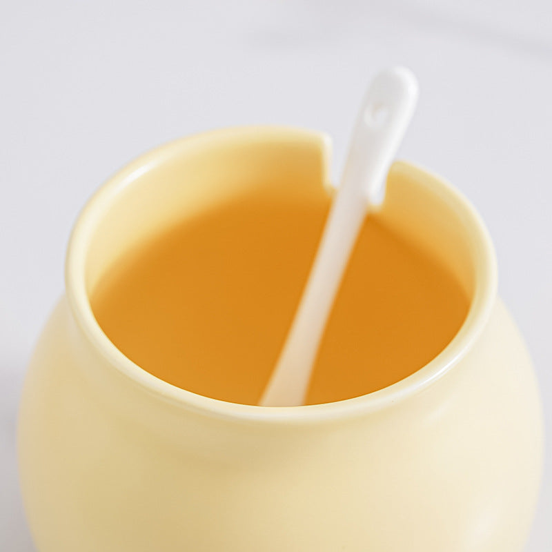 Accessible luxury lard filled ceramic kitchen seasoning storage jar multi-purpose seasoning jar with spoon for home chili jar wholesale