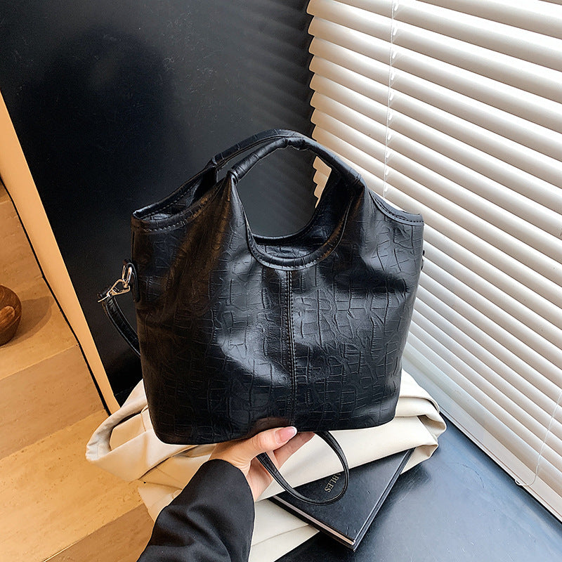 Cross-border high-end handbag women's 2025 summer new versatile messenger bag fashionable commuter shoulder bucket bag