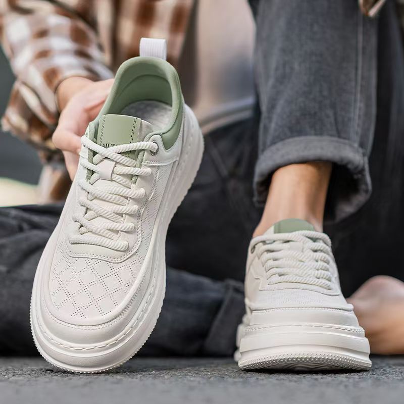 Men's spring/autumn breathable lightweight soft sole white sneakers, men's casual shoes, versatile thick-soled platform sneakers, men's trendy shoes