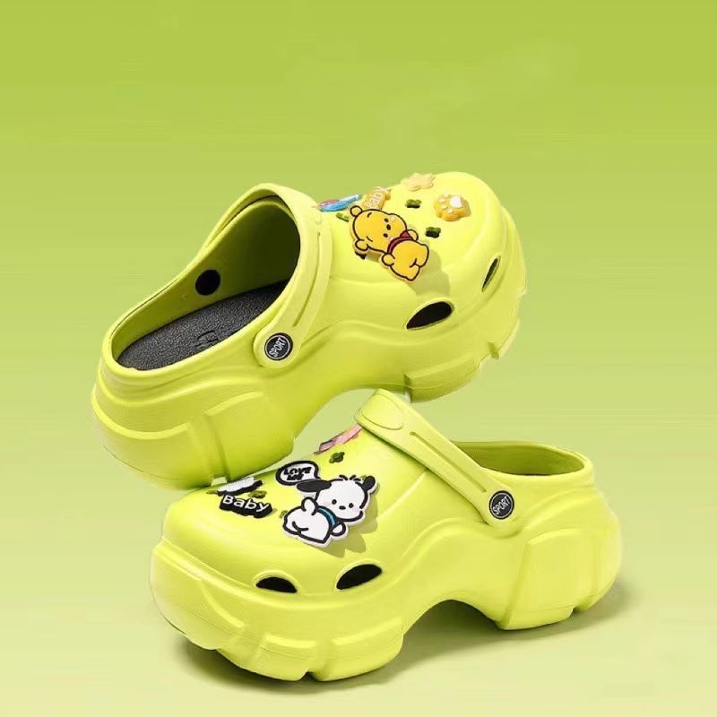 Women's clogs - new 2024 summer collection: chunky sole, non-slip, trendy office-ready, height-increasing, closed-toe sandals for beach and everyday wear