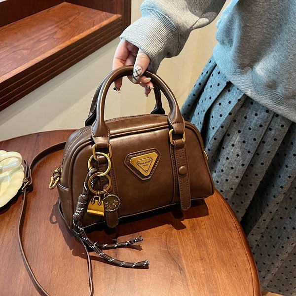 Premium texture retro small bag women's 2025 new autumn and winter versatile messenger bag fashionable portable bowling bag