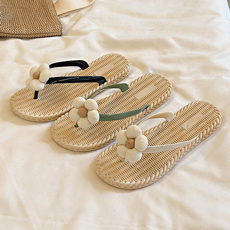 New lightweight women's flip-flops: beach-ready, odor-resistant, casual, stylish korean design with cute floral detail