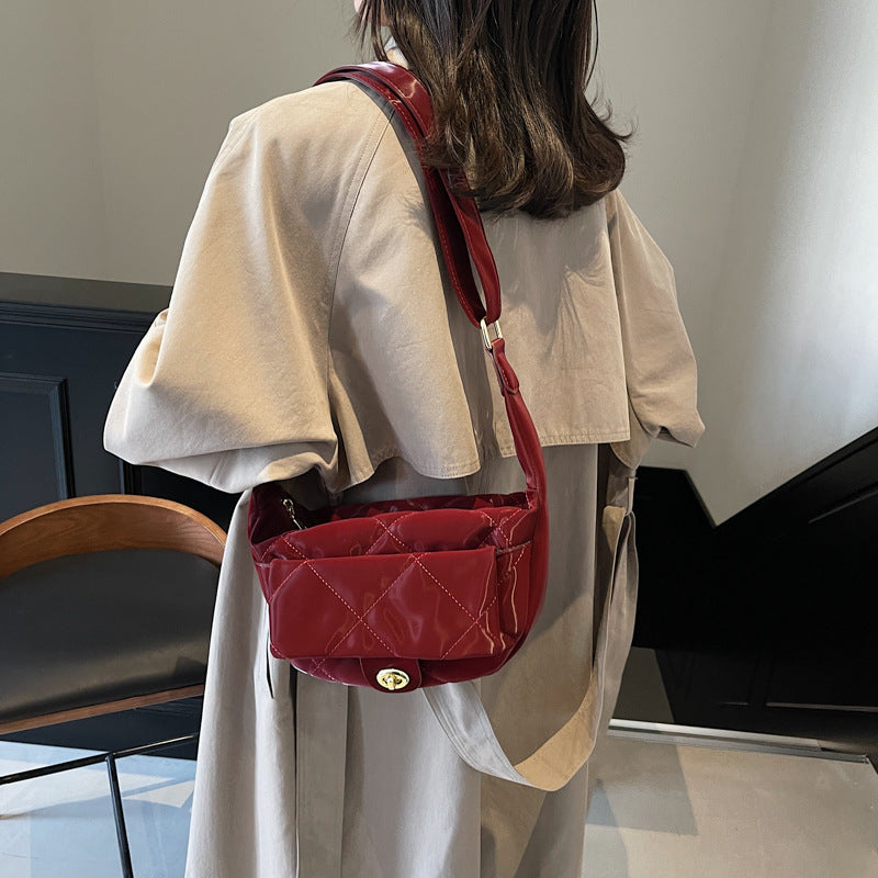 Fashion Korean saddle bag 2025 autumn and winter new versatile ins messenger bag women's niche one-shoulder dumpling bag
