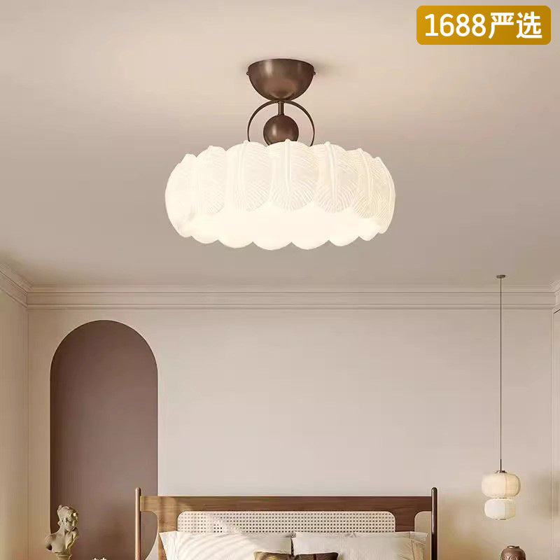 [Strict selection] 2025 new ceiling lamp medieval cream wind master bedroom princess room feather eye protection study chandelier