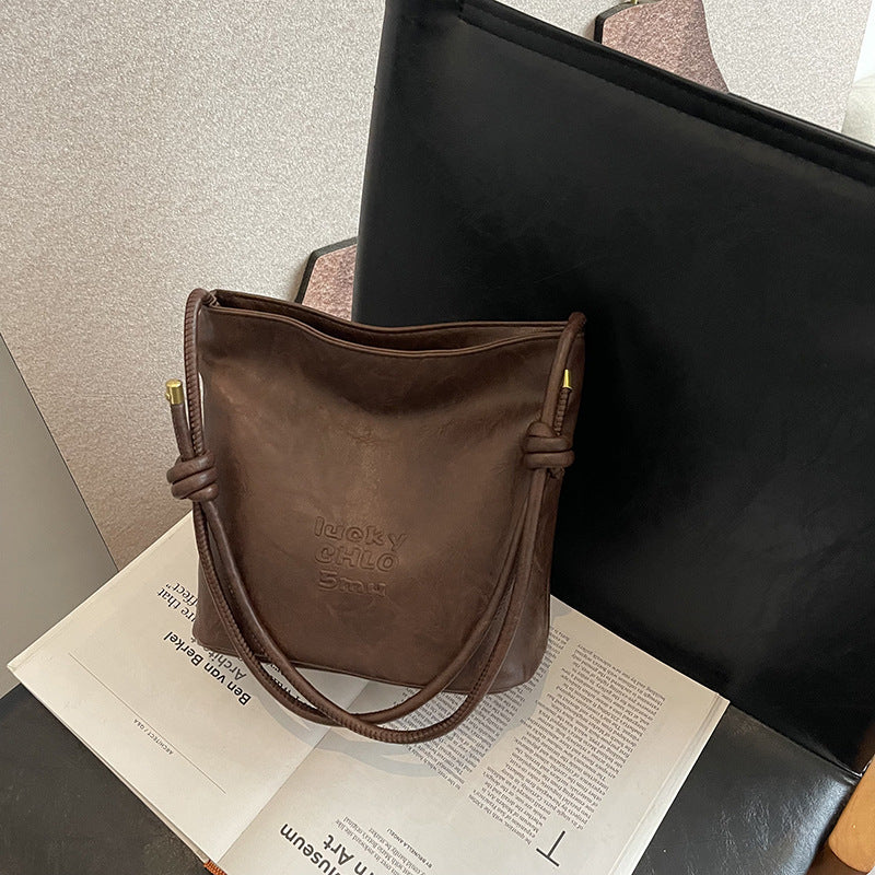 Retro fashion bucket bag women's 2025 new autumn commuting versatile shoulder bag niche high-end women's bag