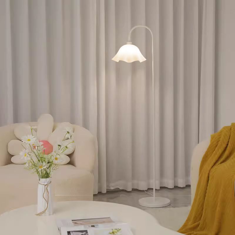 Energy-saving eye protection petal floor lamp living room study modern casual hotel bedroom bedside decorative table lamp floor lamp