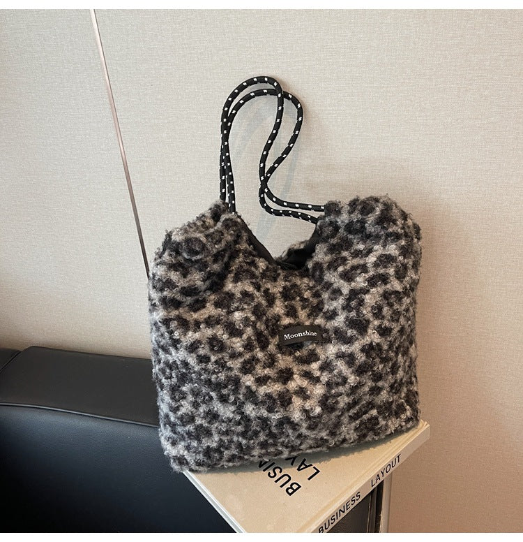 Shoulder bag, foreign style leopard print plush trend chain 2025 new model, versatile personality, simple fashion and casual support