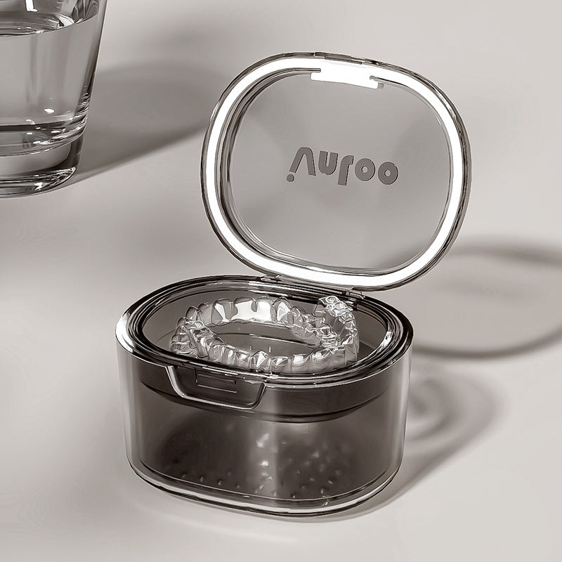 Xinle, double-layer hollow drainable braces storage box, portable orthodontic retainer cleaning box with cover