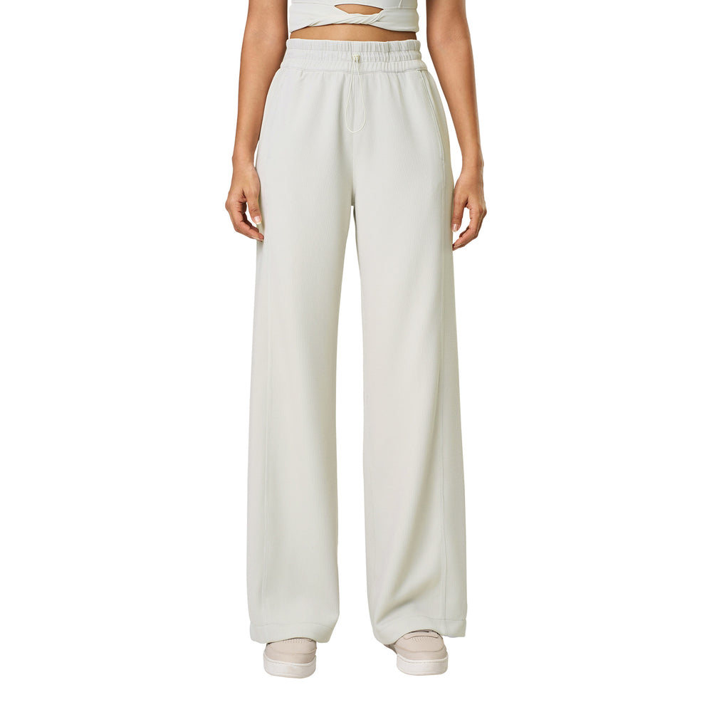 High-waisted, straight-leg pants with a drawstring waistband. versatile and casual, these long pants are designed to elongate the legs with a relaxed, wide-leg fit. perfect for running and workouts. style d25048