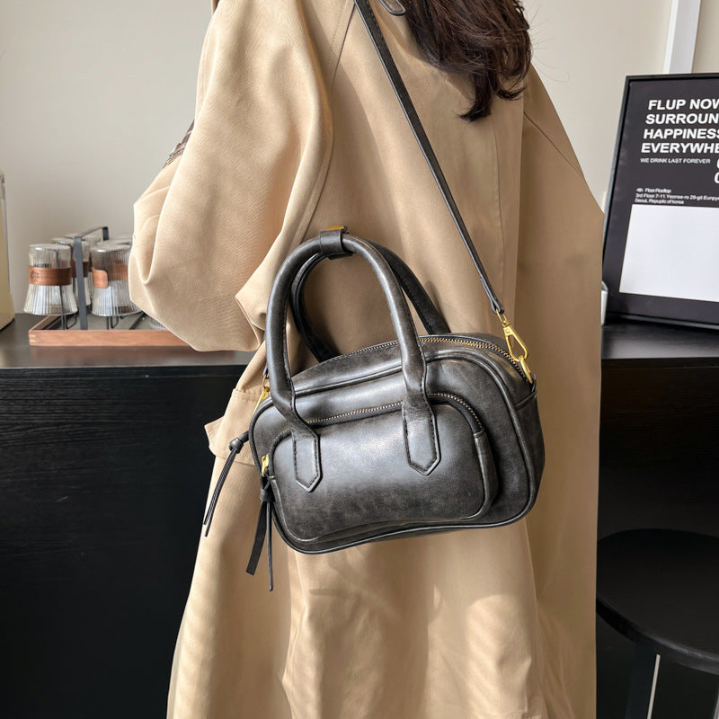 Retro niche handbag women's autumn and winter 2025 new simple commuter small square bag versatile simple messenger bag