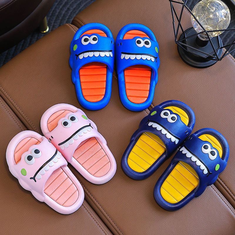 Summer kids' slippers: new cartoon astronaut design, perfect for bathrooms and home. available in toddler, big kid, and matching family styles. indoor summer slippers
