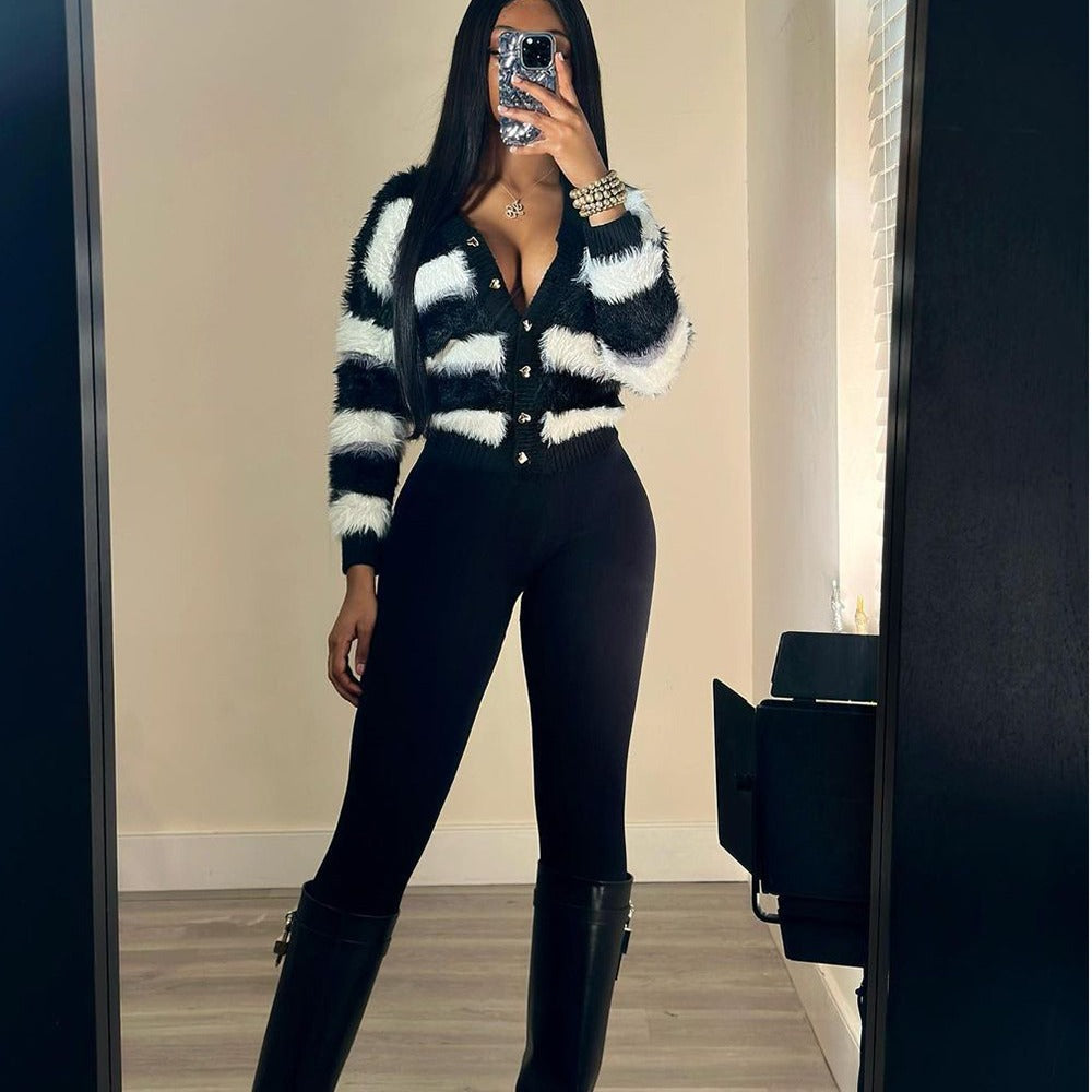 European and american cross-border women's wholesale:  winter bestseller - fashionable black and white striped single-breasted cardigan knitwear