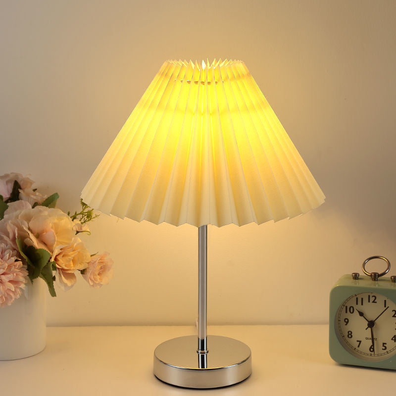 Table lamp bedroom ins girl bedside night light Nordic retro pleated gift Internet celebrity table lamp wedding feeding lamp