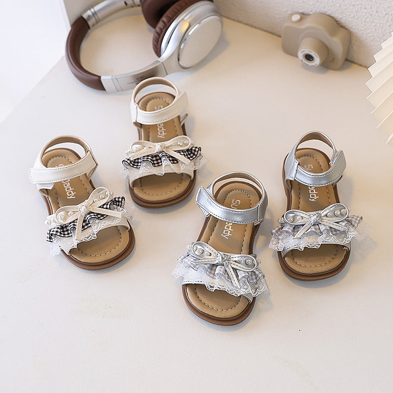 Ready-to-ship square-toe, closed-toe sandals – trendy new spring collection for kids. featuring a round toe, semi-covered design, soft, non-slip soles, and a princess-style aesthetic
