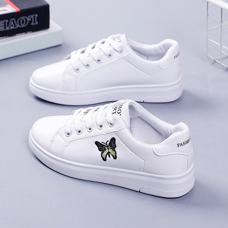 2025 spring and autumn new little white shoes female students flat casual sports shoes light lace-up street shooting breathable board shoes