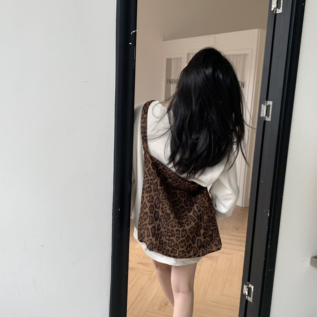 Bag diagonal span versatile women's fashion leopard print shoulder bag to work commuter underarm bag retro large capacity tote bag tide