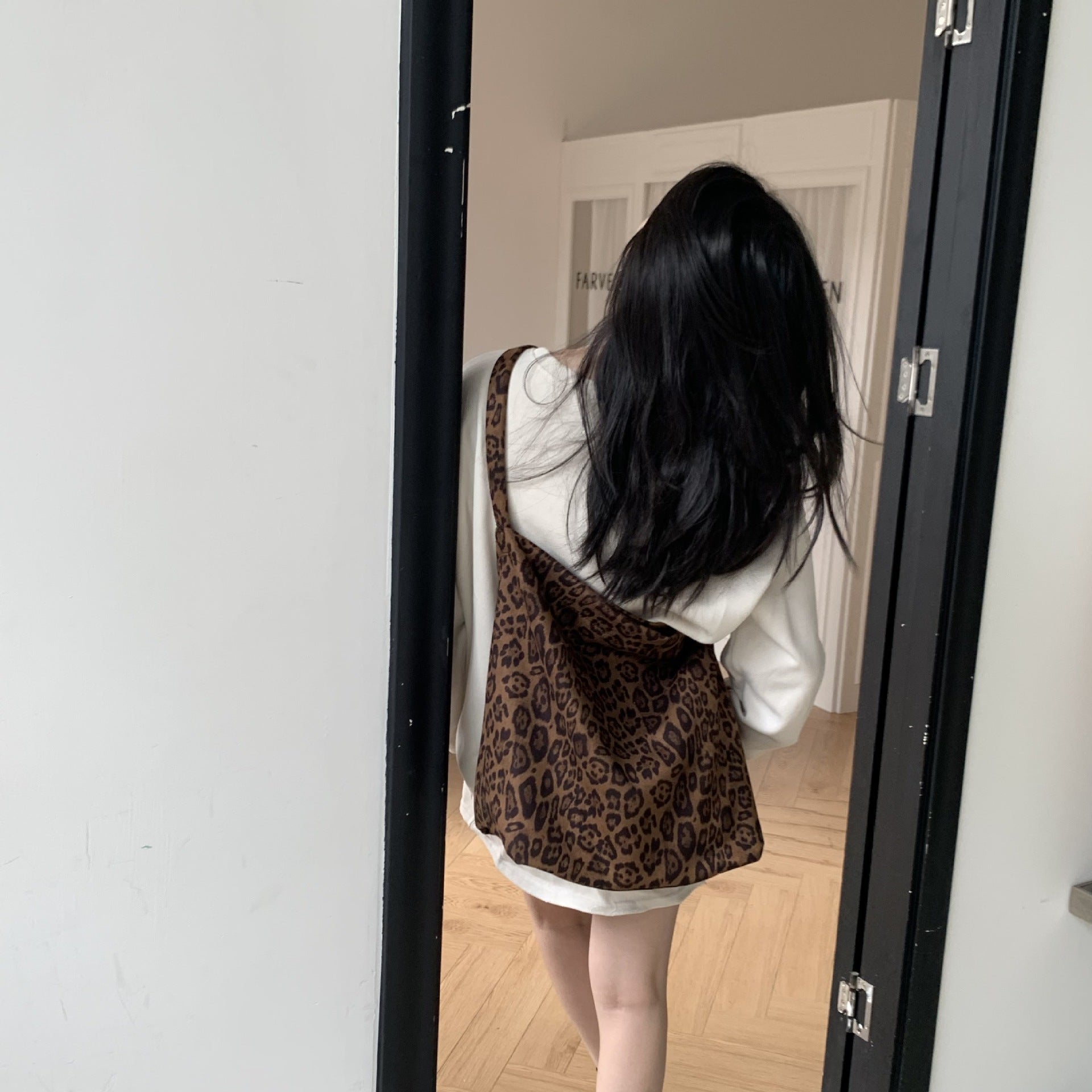 Bag diagonal span versatile women's fashion leopard print shoulder bag to work commuter underarm bag retro large capacity tote bag tide