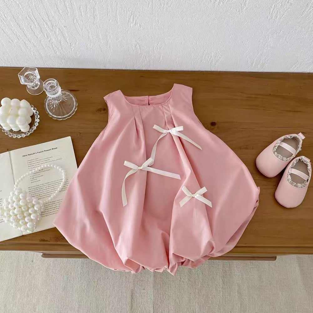 Summer sleeveless sweet romper for baby girls, lightweight outfit for infants and toddlers, elegant first birthday dress, cute bodysuit for outdoor wear