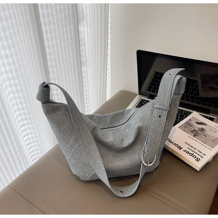 Cross-border solid color dumpling bag 2025 new Korean version fashionable simple shoulder bag niche temperament commuter messenger bag