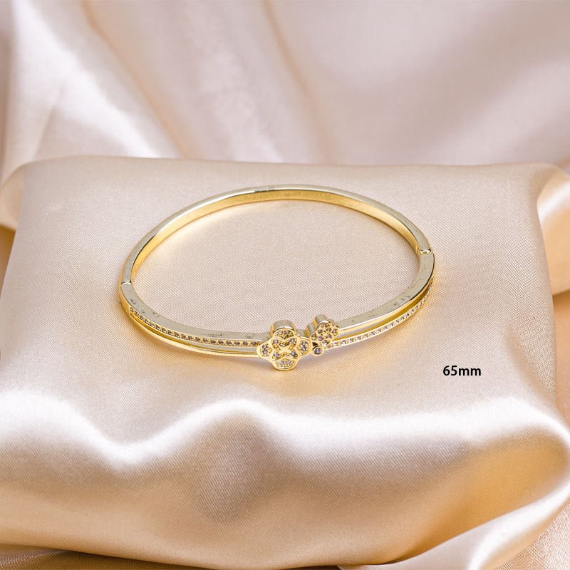 Hand jewelry for women, niche design, hot-selling bracelets, high-end minimalist inlaid versatile elegant bangles, new design jewelry