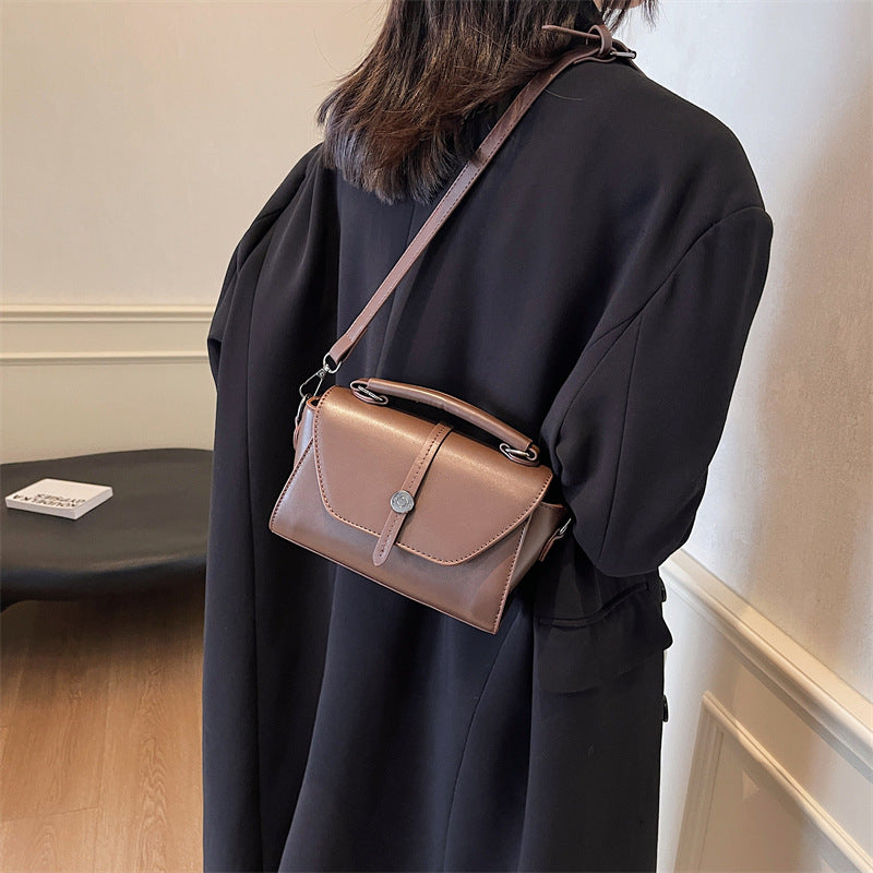 Cross-border wholesale retro bag women 2025 new high-end textured messenger bag fashionable commuter portable small square bag