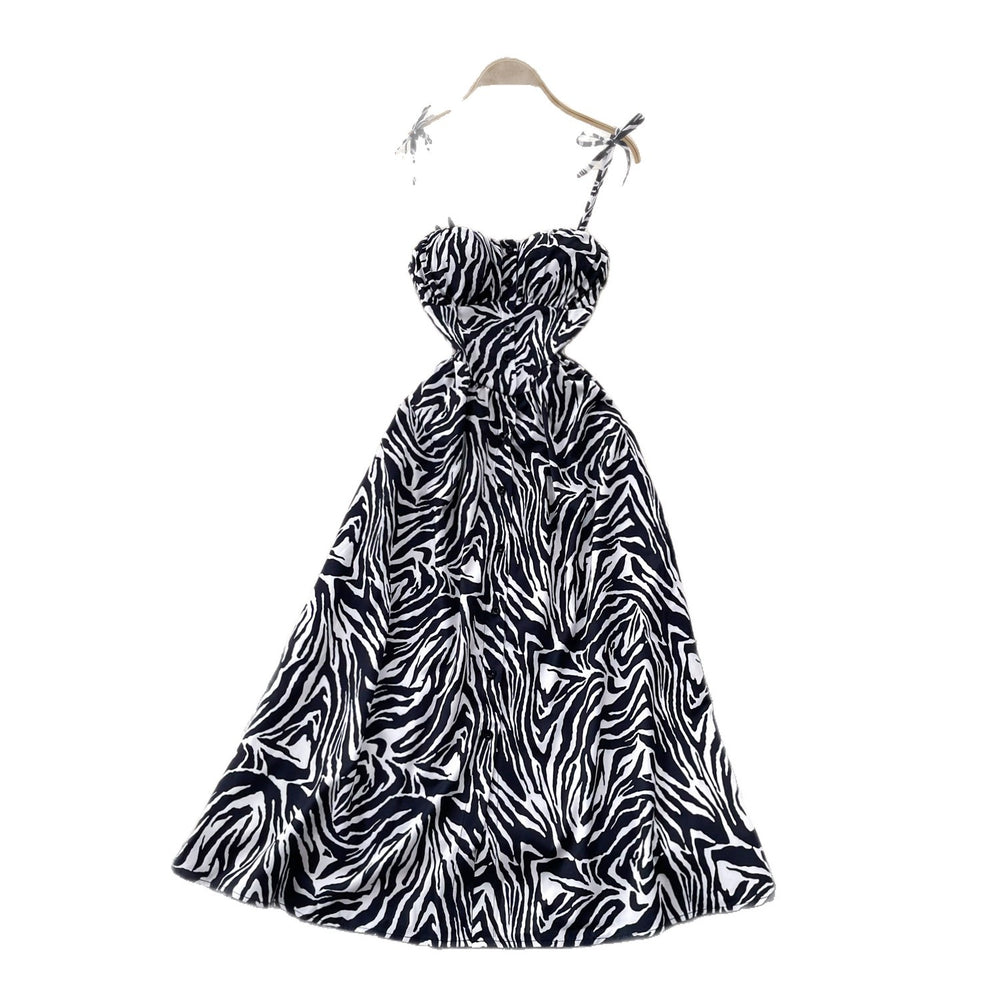 French-inspired floral print camisole dress for women, perfect for summer. korean style, sleeveless, high-waisted a-line silhouette, slimming and elegant maxi dress
