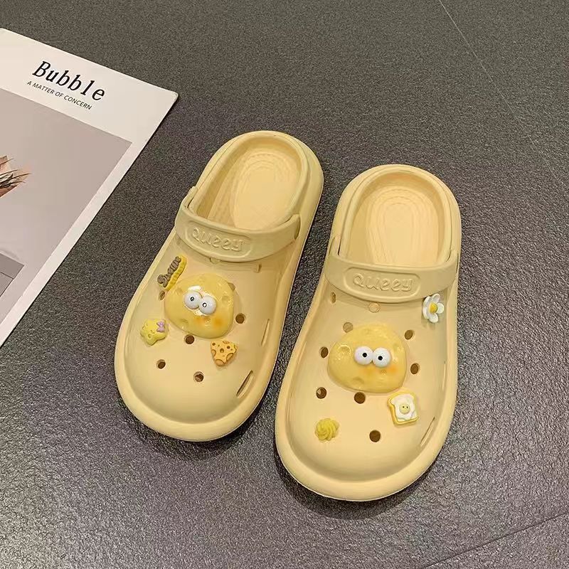 Summer clogs for women, high-end 2024 new style, cute beach sandals for outdoor wear, non-slip flat sandals