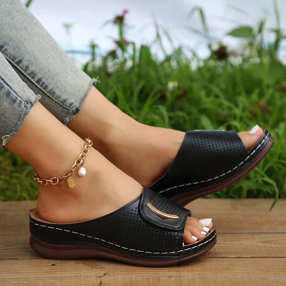 2023  new European and American large-size casual round head composite buckle PU leather one-character wedge slippers women