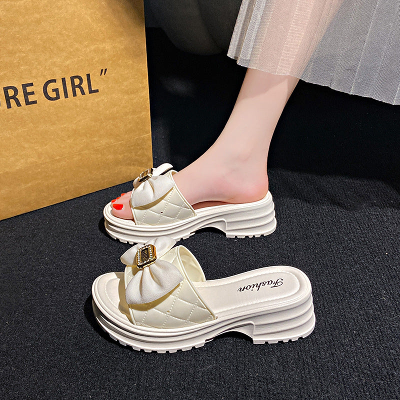 2024 new premium women's slides: stylish summer outdoor wear, fashionable thick-soled height increasing sandals, versatile for beach and seaside