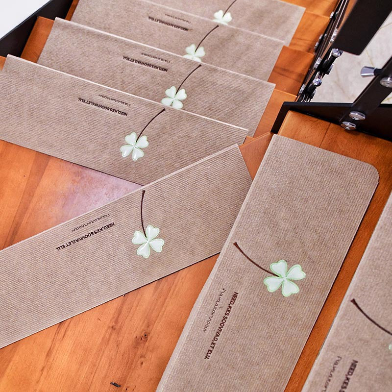 Stair step mat Non-slip mat Household machine washable mat Carpet Glue-free self-adhesive foot pad Solid wood luminous stair mat