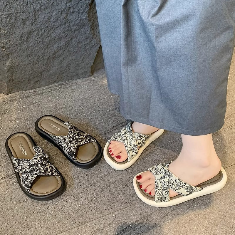 Thick soleclassy slippers for women summeroutwear2026new arrival with skirtfashion fairy stepping on shit one-line slippers for women
