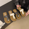 Women's flip-flops for outdoor wear, flat thong sandals, beach flip-flops with pearl embellishments, korean style, summer flat comfort