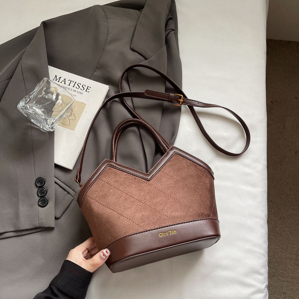 Niche style design fashion large capacity shoulder bag for women 2025new arrivalautumclassy sense work clothingsatchel bucket bag