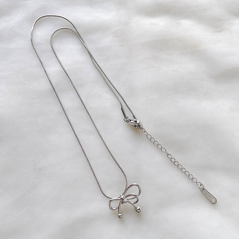 [no need to take off when taking a bath] hollow bow titanium steel necklace 2024 new trendy design hollow clavicle chain