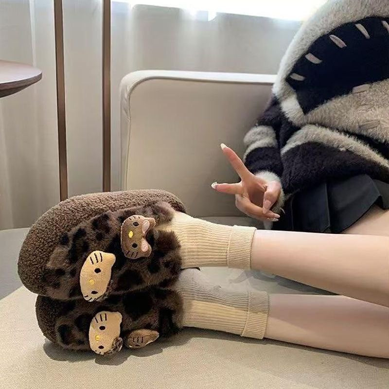 Lambswool thick-soled fuzzy slippers for women, autumn/winter outerwear, 2025 new style, leopard print closed-toe fleece-lined cotton slippers (pairs well with skirts)