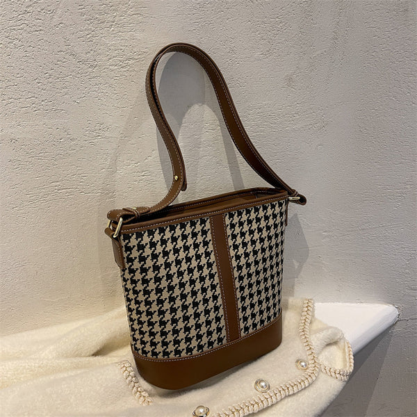 Niche design portable thousand bird grid bucket bag women's autumn 2025 new Korean version ins fashion shoulder messenger bag